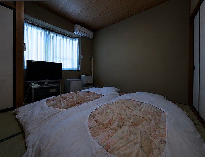 加工前：暗く手狭に見える和室
